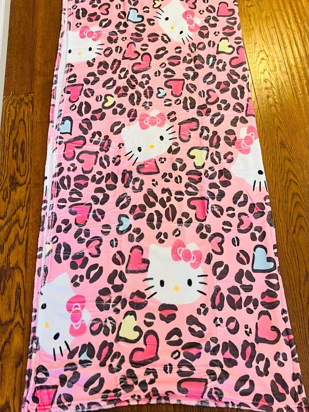 Hello Kitty Pink Leopard Heart Throw‎